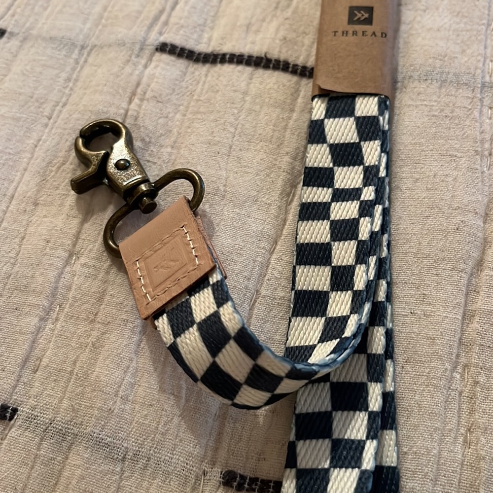 Thread Wavy Checkered Lanyard - Picture 3 of 3